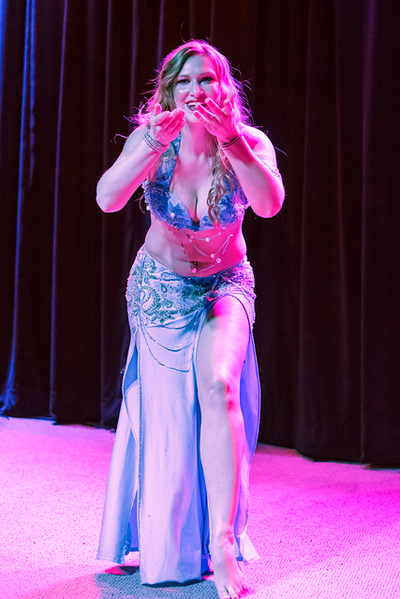 Professional bellydancer Ava performing live. See more photos at www.avaraqs.com #avaraqs #bellydance