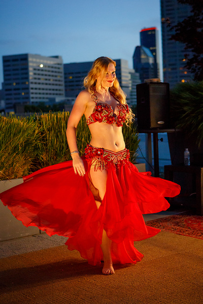 Professional bellydancer Ava live performance. See more photos at www.avaraqs.com #avaraqs #bellydance