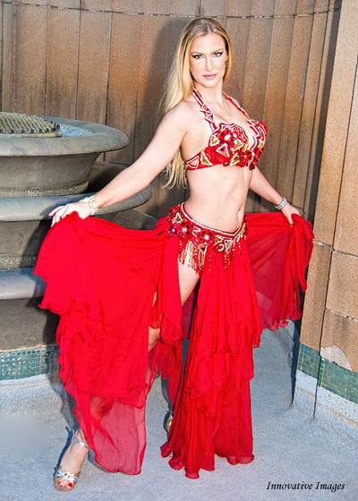 Professional bellydancer Ava. See more photos at www.avaraqs.com #avaraqs #bellydance