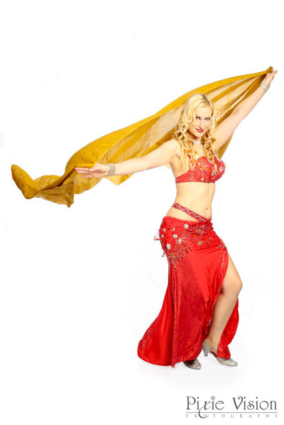 Professional bellydancer Ava. See more photos at www.avaraqs.com #avaraqs #bellydance